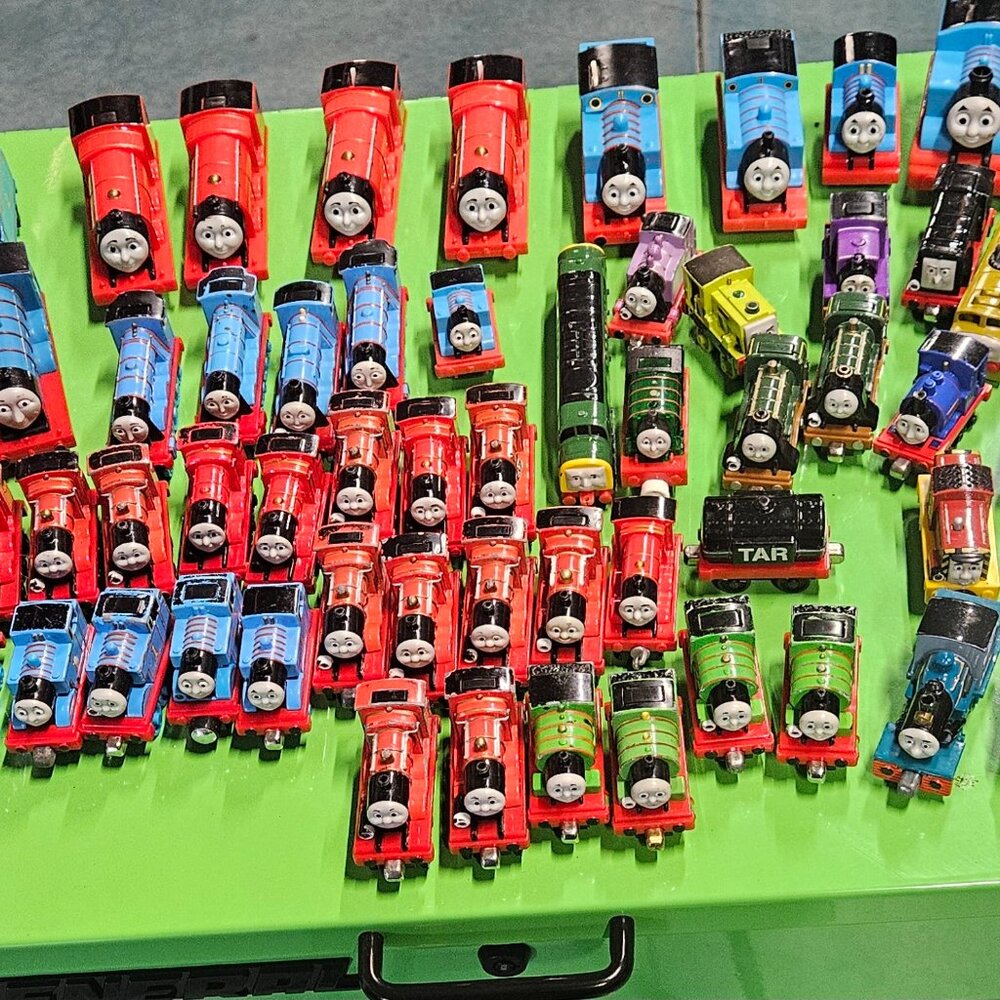 HUGE LOT of 77 Thomas and Friends Trains - Picture 2 of 16